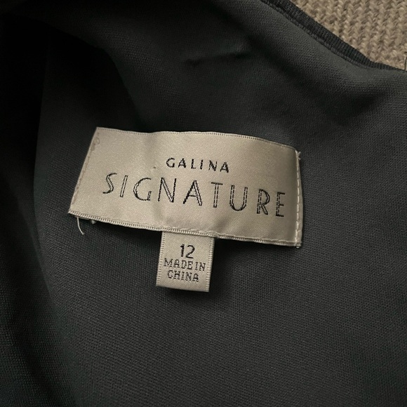 Galina women’s gown. - Picture 3 of 4